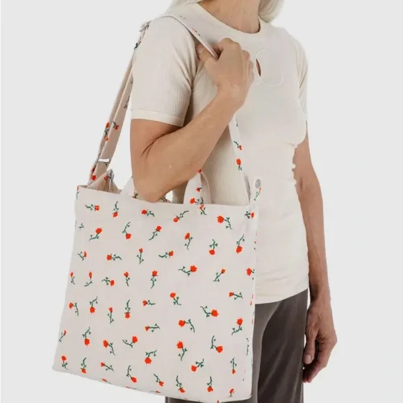 BAGGU horizontal zip duck bag painted wildflower - Picture 2 of 8